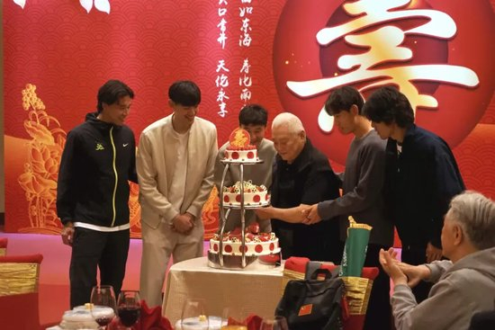 享受到最细致的服务以及最好玩的游戏。展示图片