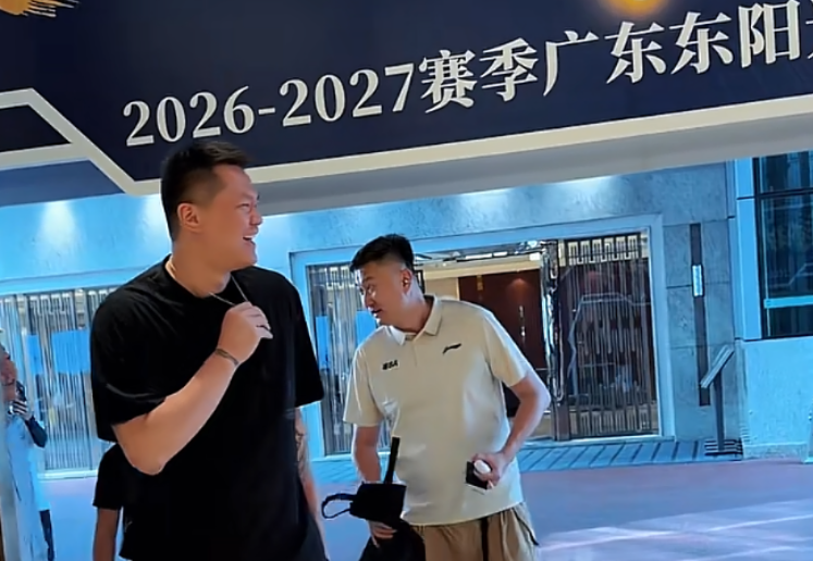 广东出征仪式！杜锋朱芳雨现身，萨姆纳仍缠纱布，胡明轩提拼搏！